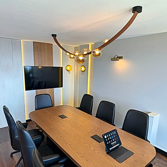 Labranda 7'li Bal Camlı Kahverengi Deri Kemerli Avize