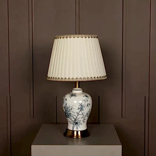 Kannus Eskitme Beyaz Renk Porselen Abajur